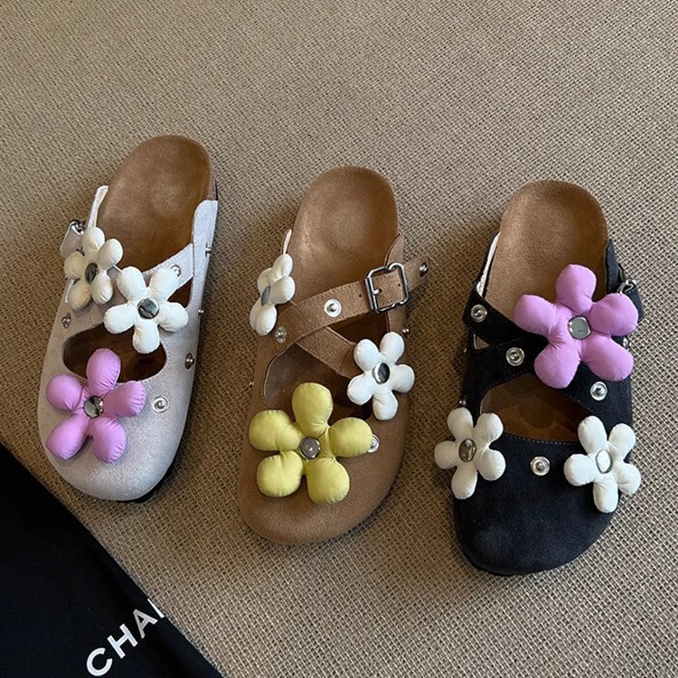 Versión de piel de oveja ~ Diseño de nicho hebilla de flor desmontable Birkenmuller zapatos mujer remache retro suela gruesa zapatillas de puntera