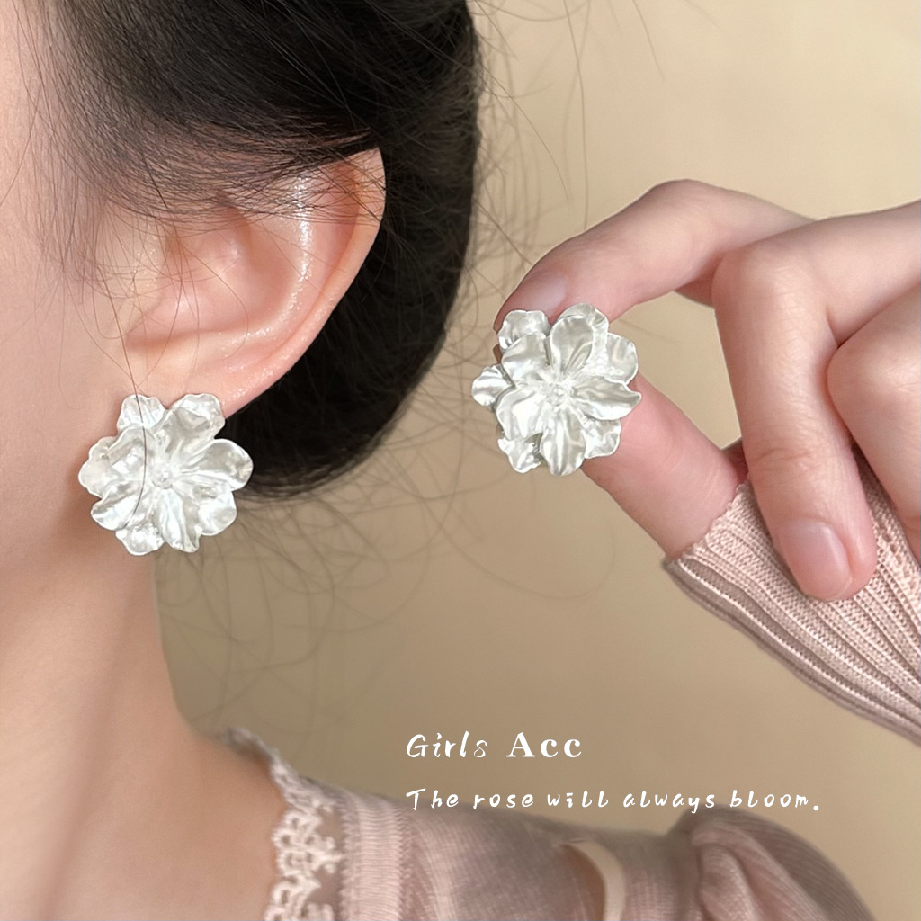 3_0014_耳语场景新水印 拷贝.jpg