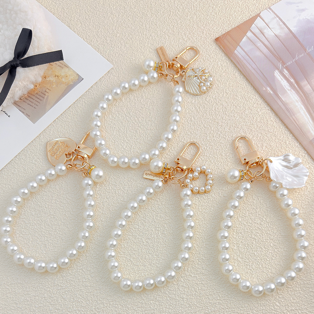 Cross-Border Bag Pendant Pearl Heart-Shaped Keychain Shell Alloy Pendant Light Luxury High-End Pendant Decoration in Stock