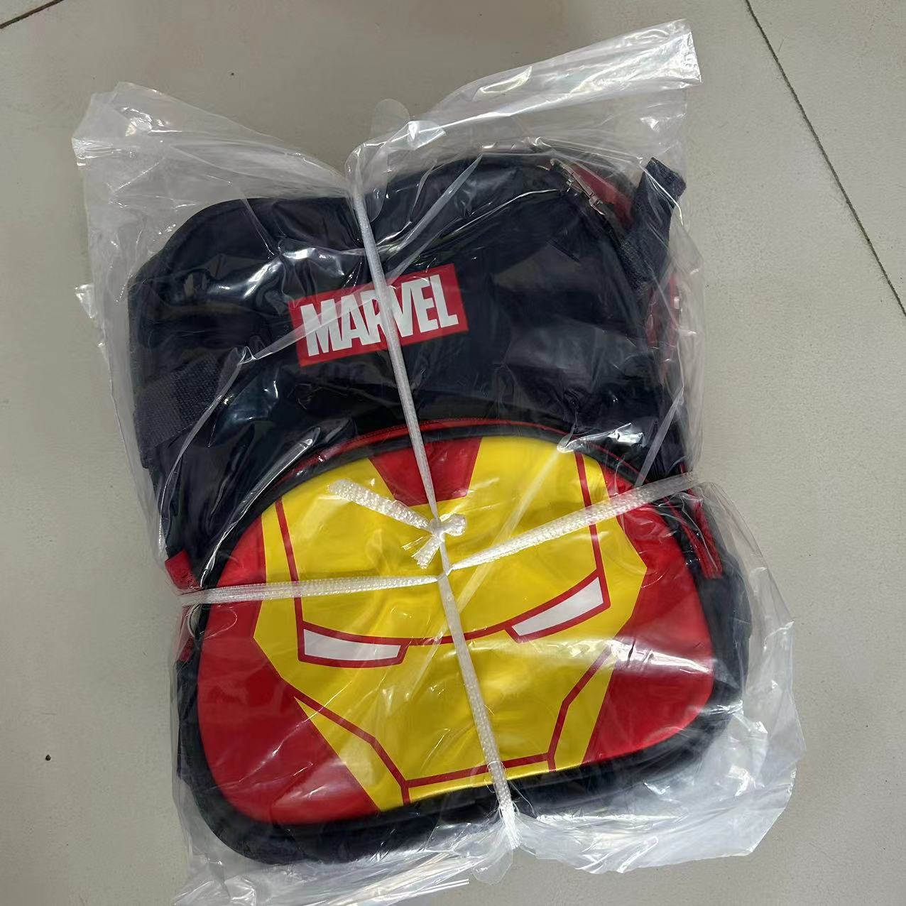 Hombre de hierro azul oscuro