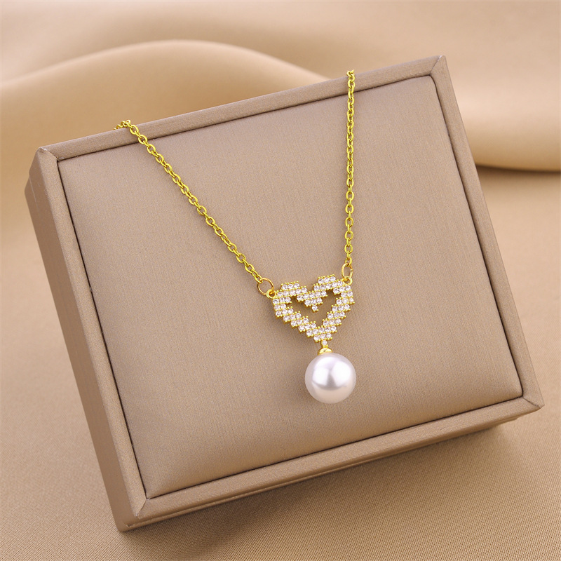 Simple Style Heart Shape Titanium Steel Inlay Artificial Diamond Pendant Necklace 1 Piece