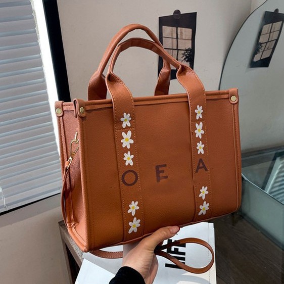 Bolsos de mujer portátiles de gran capacidad 2025 primavera y verano nueva moda todo-fósforo bolso de mensajero de alta calidad