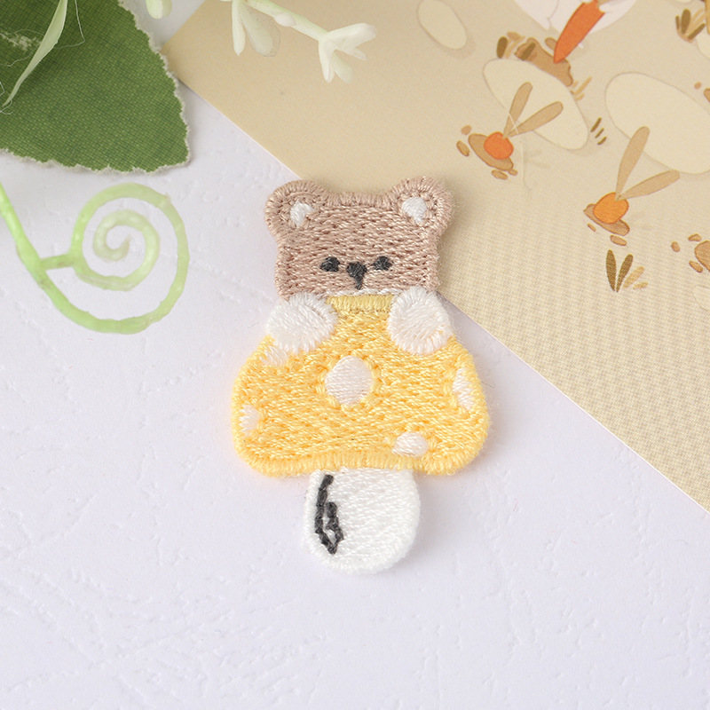 新しい刺繍布ステッカー漫画キノコクマベビー子供服アクセサリー韓国語版穴パッチ装飾ステッカーパッチステッカー卸売|undefined