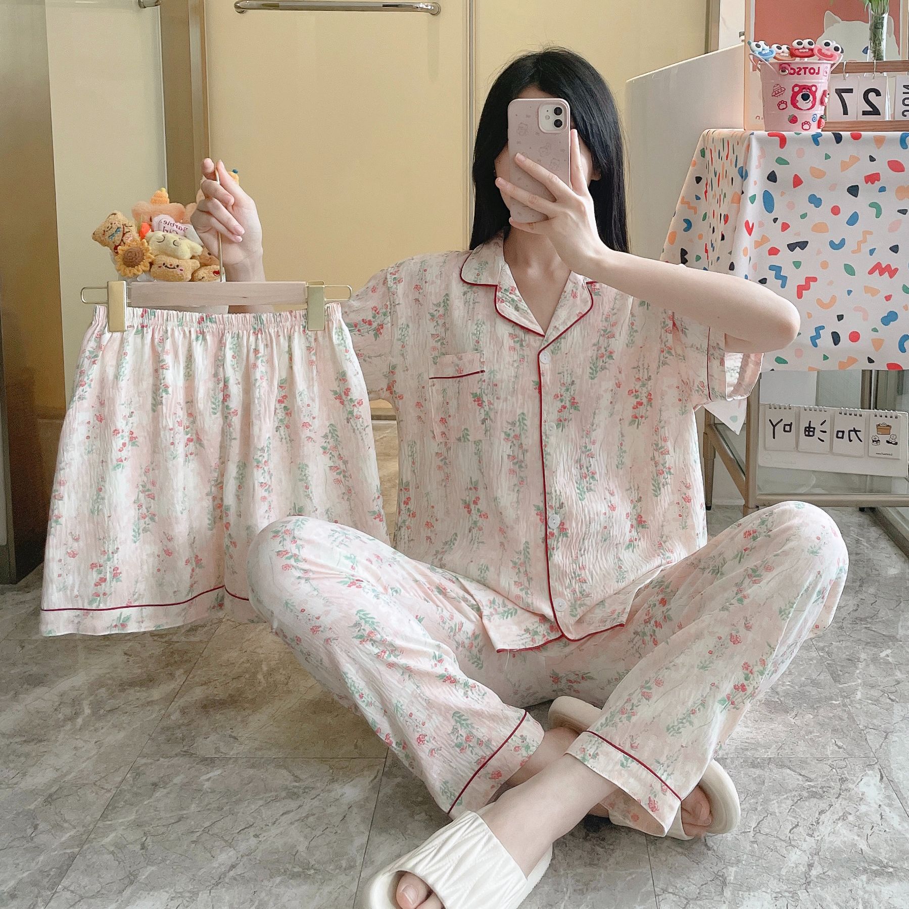 Empaquetado fuera de una sola nube pijamas de algodón de tres piezas para mujer verano dulce pantalones cortos de manga corta ropa de dibujos animados para el hogar