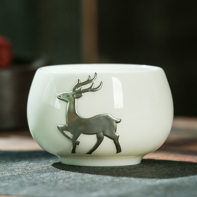 화이트 도자기 사슴 안전
