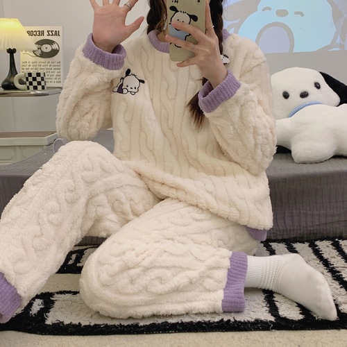 Cross-border overseas best-selling winter pajamas for women, long-sleeved floral plush warm home clothes, sweet college style two-piece set