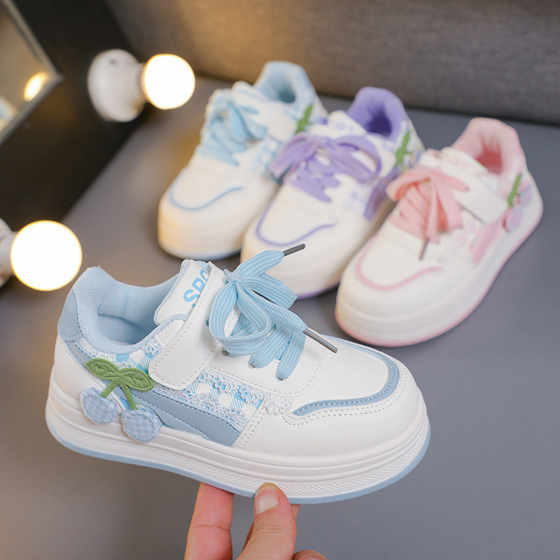 Zapatos blancos para niñas Primavera y otoño 2025 nuevos zapatos deportivos para niños zapatillas de deporte de moda para niñas zapatos casuales de suela suave de todo fósforo