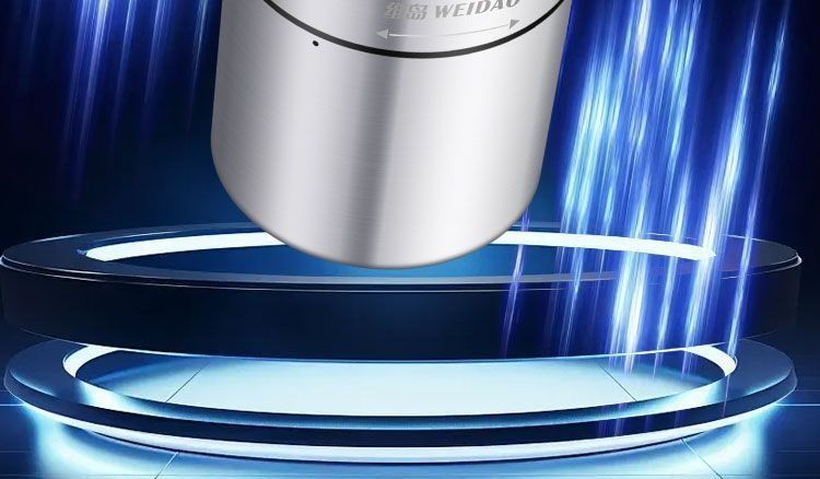 Oxygen-deprived, detachable car ashtray made of 304 stainless steel, with a flexible flip cover, anti-ash scattering, and thickened design