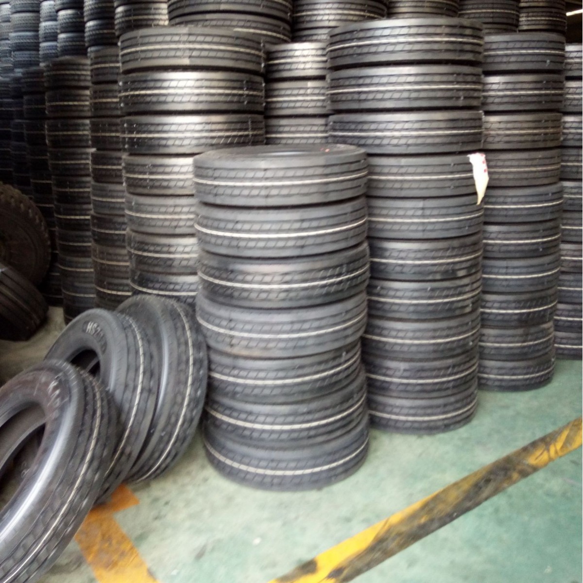 【现货销售】真空钢丝胎 13R22.5全钢子午线轮胎 卡车挂车轮胎