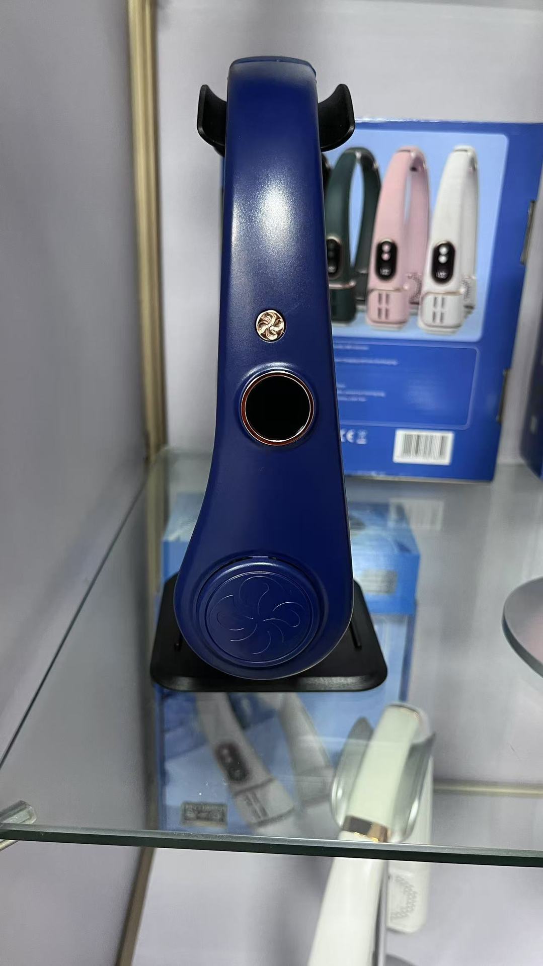 Nuevo ventilador de cuello colgante sin hojas transfronterizo usb para exteriores portátil de cinco velocidades pantalla digital estudiante mini ventilador de cuello colgante pequeño