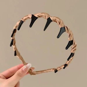 Knitted retro scarf, high-quality vintage style — patterned headband & triangular kerchief