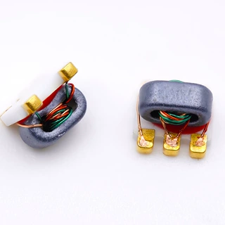 0061磁通耦合变压器1:4CT FluxCoupledransformer 频率3–900 MHz