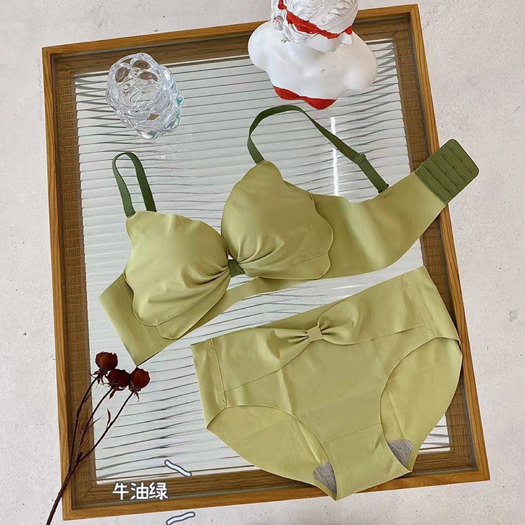 El otoño y el Invierno nuevo color puro de la muchacha las mujeres ropa interior cómoda inalámbrico pequeño pecho lado cierre profundo V empuja hacia arriba el sujetador traje 8282