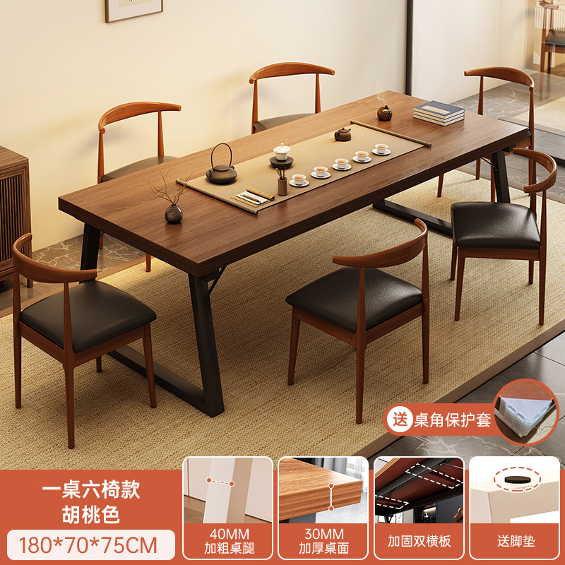 Juego completo de mesas y sillas rectangulares grandes de madera maciza para preparar y disfrutar del té, adecuadas para la sala de estar, en un estilo chino tradicional.