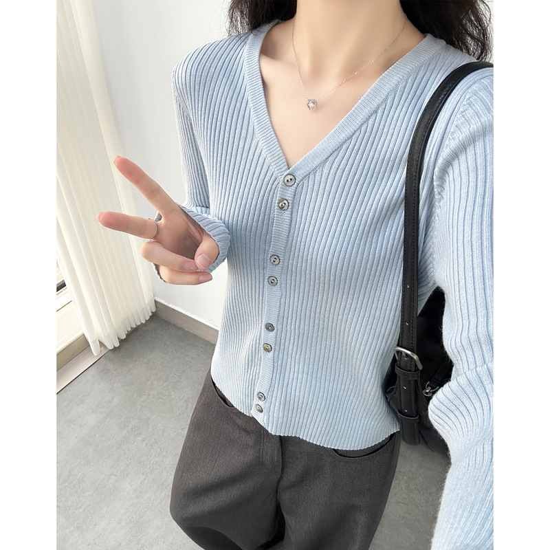 Real Shot of Blue Shell Button V Neck Knitted Cardigan for Women with Long Sleeves and Slimming Look Pit Strip Short Sweater Jacket for Outer Wear