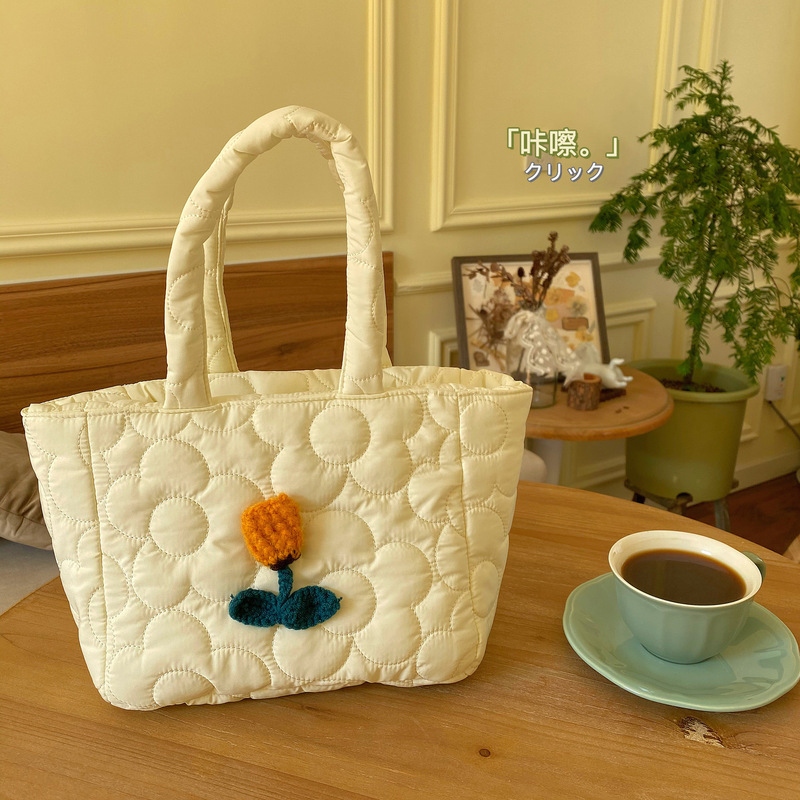 Designer Quilted Knitted Toast Bag 2023 Autumn and Winter New Tulip Woven Flower Tote Bag Tote Bag