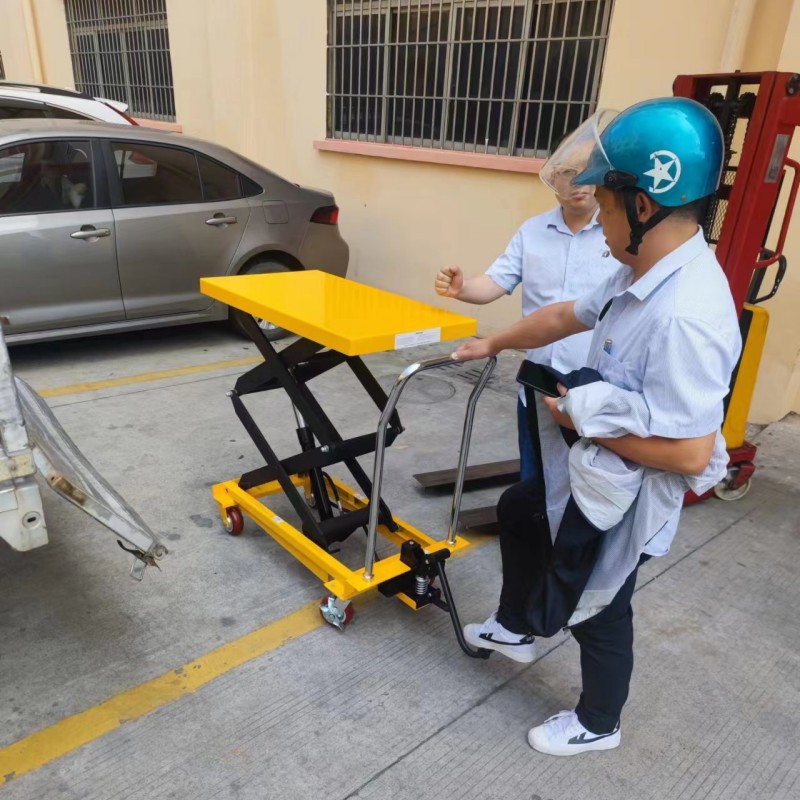 Manual de elevación hidráulica plataforma móvil de elevación eléctrica Tipo de tijera plana pequeña scooter mano empuje molde plataforma Coche