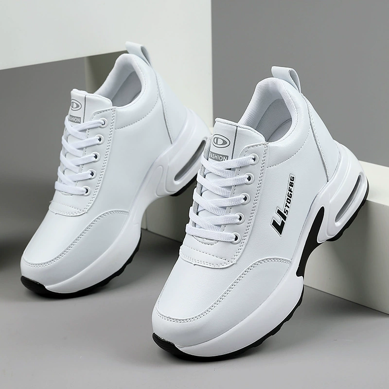 Малые белые туфли увеличены весной 2025 года