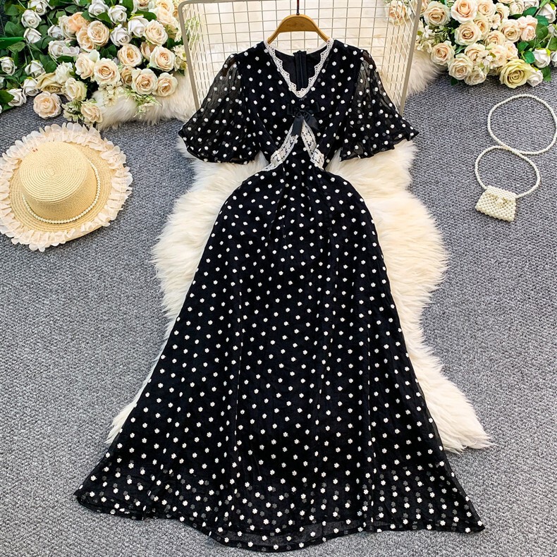 Retro First Love Date Style Lace Embroidered Floral Dress for Women Summer Bell Sleeve Waist-Cinching Chiffon Long Dress Retro First Love Date Style Lace Embroidered Floral Dress for Women Summer Bell Sleeve Waist-Cinching Chiffon Long Dress