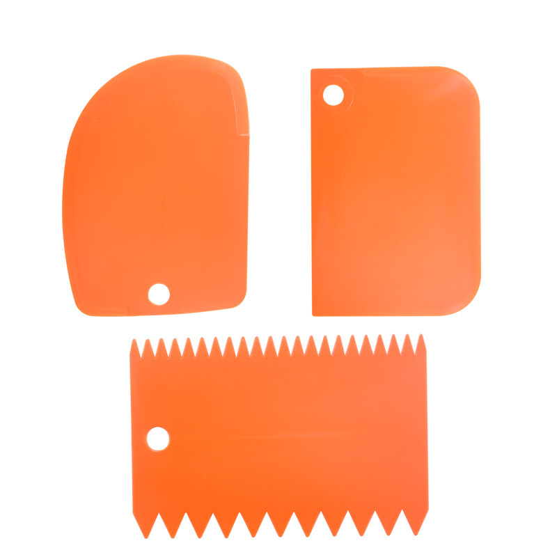 Nueva crema cortador de fideos raspador de plástico pastel herramientas de bricolaje utensilios para hornear raspador conjunto de tres piezas en stock suministro