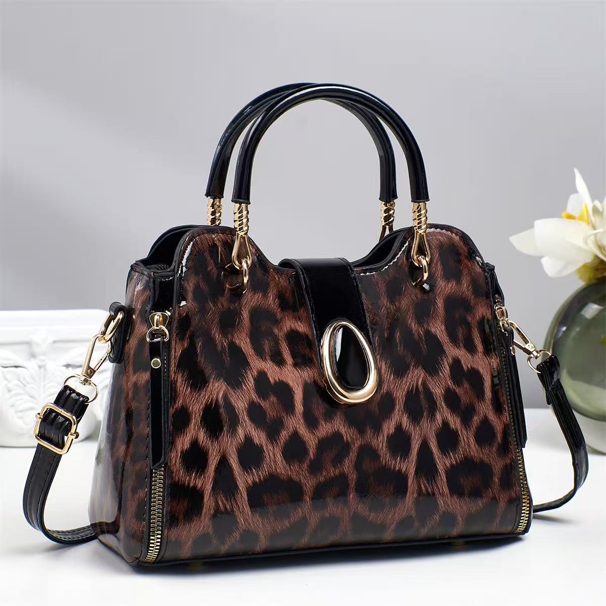 Fashionable Leopard Print Patent Leather Shoulder Bag For Women_voghion.com