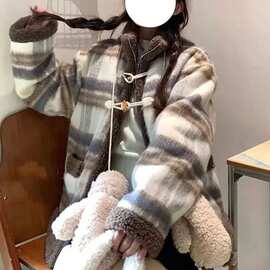 美拉德休闲风拼接格子牛角扣毛呢外套羊羔战袍加厚短款上衣女冬季