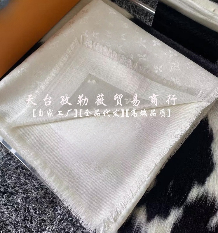 羊毛真丝金银丝围巾大方巾中薄款四季佩戴款秋冬保暖款女旅游披肩|undefined
