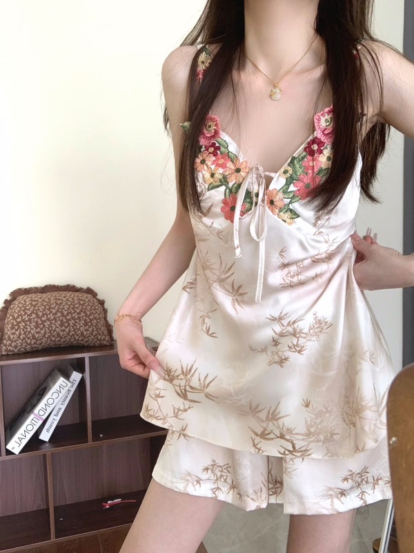 中国風花サスペンダーアイスシルクナイトガウン女性の夏 2025 新しいハイエンドパジャマ胸パッド付きホームウェア|undefined