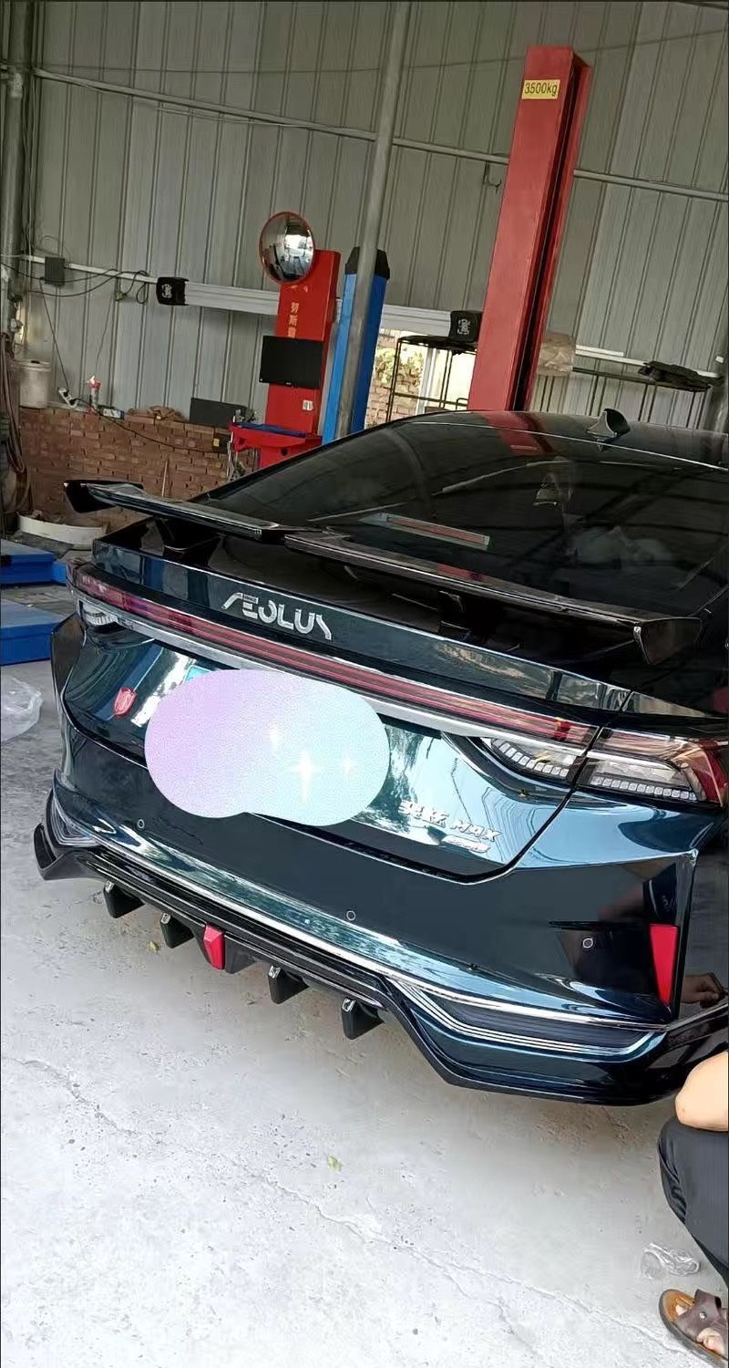 Automobile general tail three-compartment non-perforated paste-type aircraft wing brand new large tail moving running wing modification parts