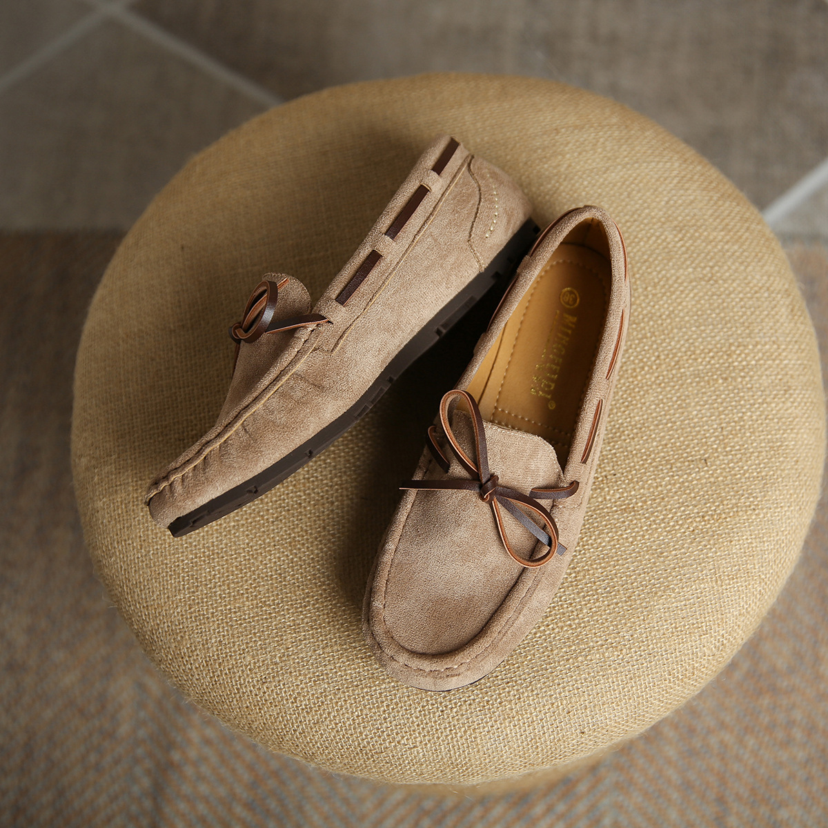 Mocasines para mujer Primavera y otoño 2023 nuevos zapatos de suela blanda con arco para mujer zapatos planos slip-on para mujer de talla grande 41-43