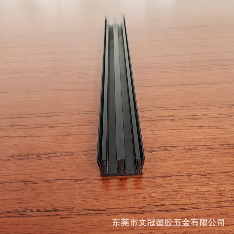 厂家供应PVC挤出异型材塑料门窗导轨型材包装条建材软硬共挤塑钢