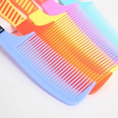 A9創意彩色塑料美發梳一元店超市梳子家用貨源廠家批發