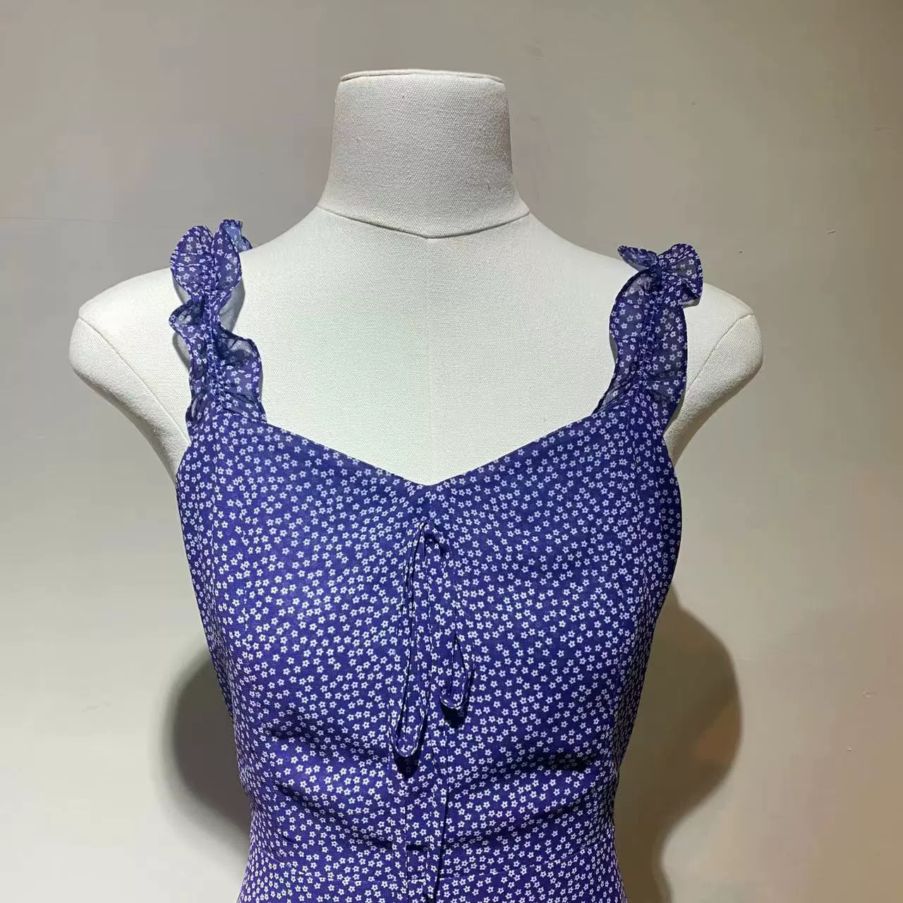 Магазин одежды новая модель в Корейском стиле выставочная витрина с плоским сундуком женская модель реквизит оконная кукла Женская вешалка на половину тела