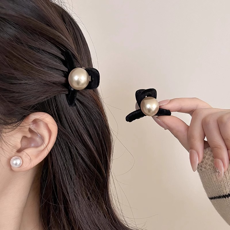 Temperamento de perlas de cabello de agarramiento de mitad de corbata de cabello de alta sensibilidad de la princesa frisa clips laterales trenzados mini clips de tiburón tocado