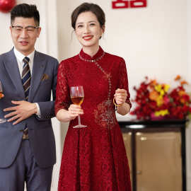 妈妈婚礼服2026新款高贵年轻连衣裙结婚喜婆婆婚宴装高端红色旗袍