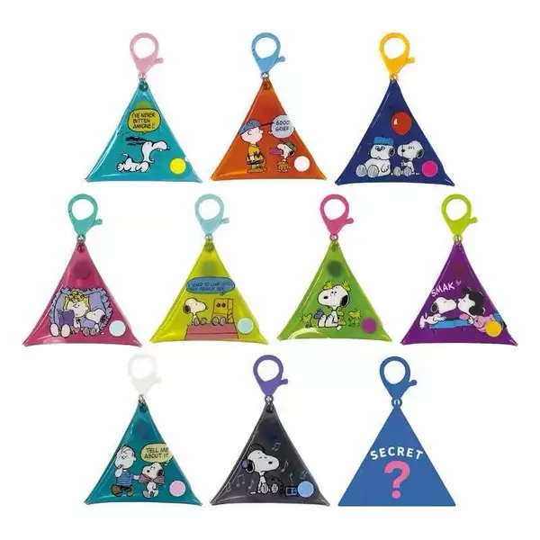 Japan Plaza exclusive Snoopy triangular coin purse, cute cartoon PVC earphone case, keychain pendant small bag