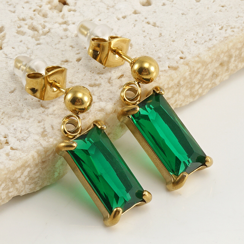 Acero inoxidable transfronterizo nuevos pendientes de diamantes ins estilo colorido ZIRCON pendientes 18K oro titanio pendientes de acero para las mujeres