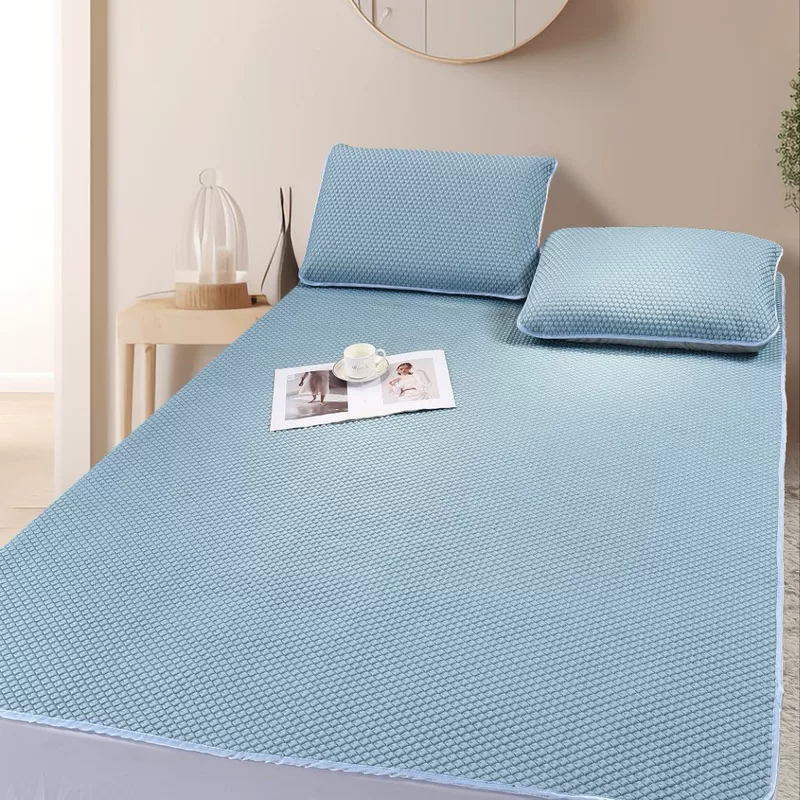Шелковый простынь/простыня? Wait ensure translation: The input: "Silk sheet, mattress, summer protective case, mat, bedspread, set, “Frozen”, 3 piece set"