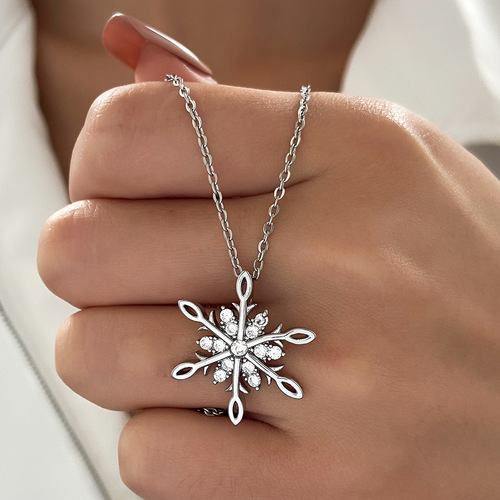 Women's Cross-Border Elegance Diamond-Encrusted Necklace, Light Luxury Electroplated Snowflake Winter Pendant Alloy Clasp Chain Accessory Wholesale