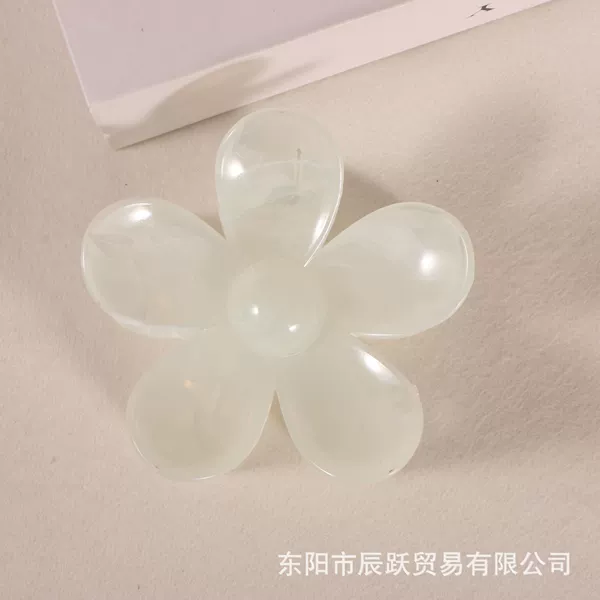 Color-changing five-petal flower with white pattern
