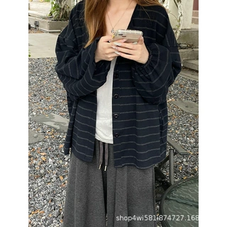 墨蓝色条纹开衫女秋季2026新款韩系慵懒松弛感纽扣上衣设计感外套