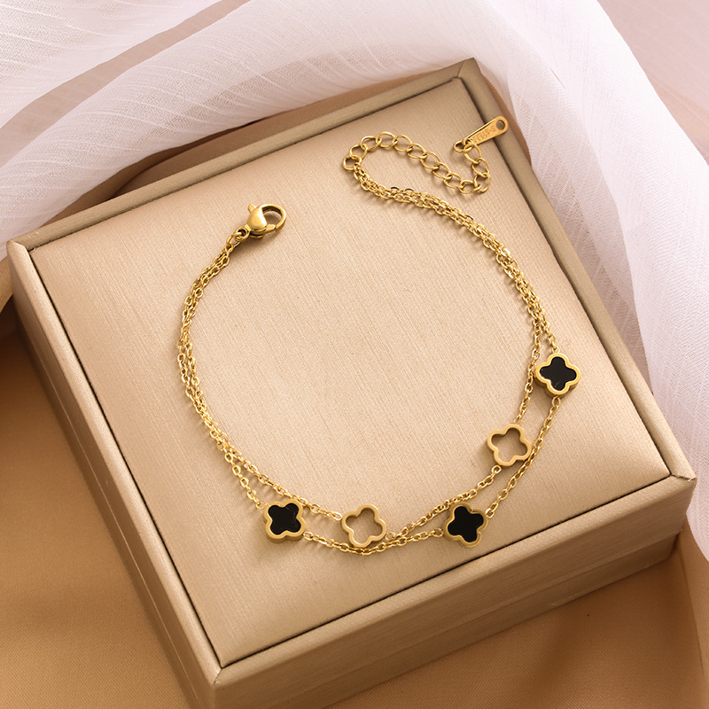 Pulsera de trébol de acero titanium vendedora caliente transfronteriza europea y americana con incrustaciones de concha pulsera colgante pulsera de diseño avanzado sin desvanecimiento al por mayor