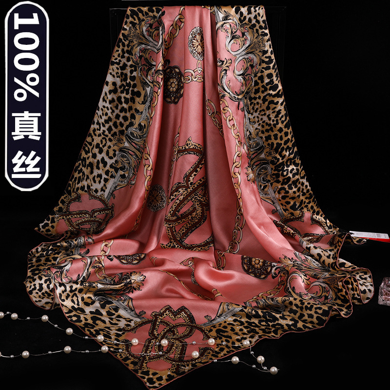 핑크 체인 장식