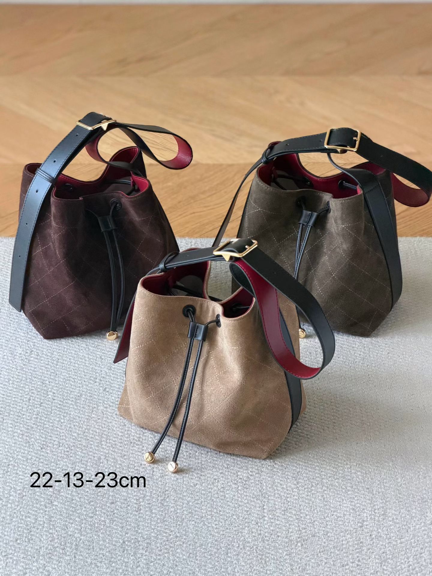 Vintage suede hobo bucket bag for women, large capacity, 2026 autumn and winter new drawstring shoulder crossbody bag, underarm bag