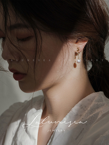 Moon Half Bend S925 sterling silver gold-plated moon tassel pearl earrings, feminine and versatile earrings