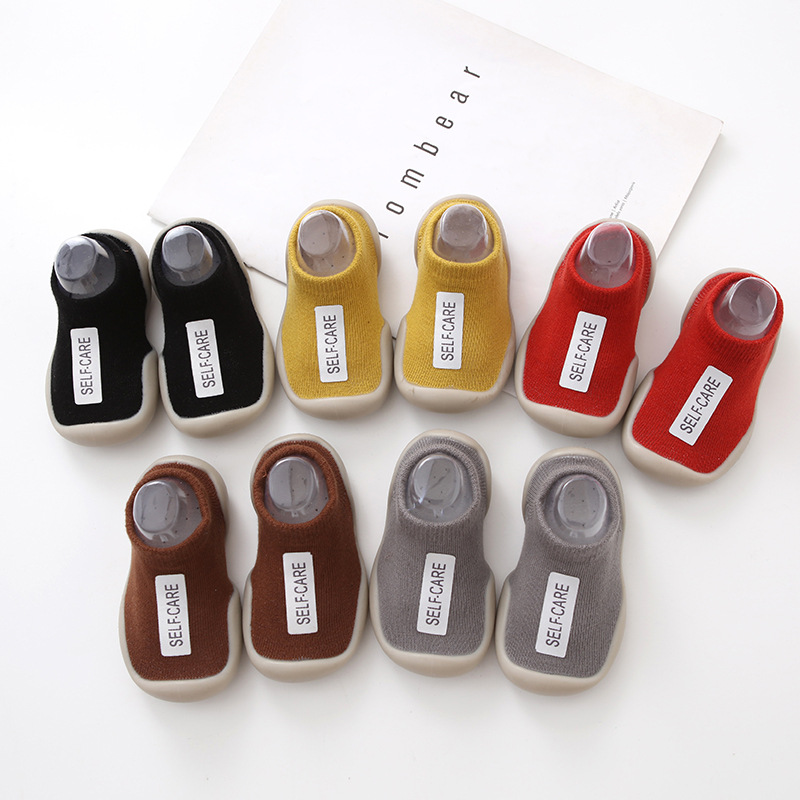 Primavera, verano y otoño calcetines de piso livianos para niños zapatos de bebé niño suela de goma tela de algodón impermeable zapatos y calcetines de educación temprana cortos estándar