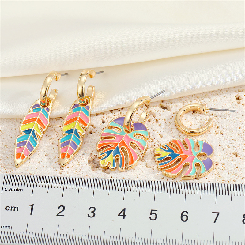 Bohemian Retro Color Dripping Leaf Earrings Metal Hoop Pendant Earrings display picture 1