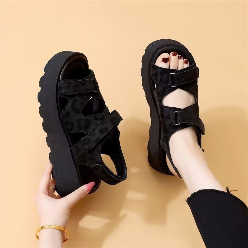 2026 verano nuevo estilo de moda versátil con una sola suave antideslizante con una falda sandalias de playa
