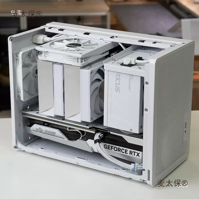 Неизвестный плеер P60 белая портативная материнская плата mATX, мини-корпус для настольного ПК с двухбашенной воздушной системой охлаждения, Leide Co., Ltd.