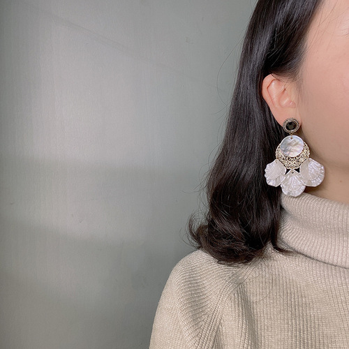 Chic Bay Area French Vintage Inspired Natural Shell Earrings with a High-End, Exaggerated Personality, Fan-Shaped Design